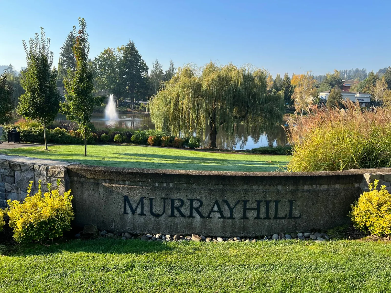 Murrayhill neighborhood entrance with fountain in Beaverton Oregon